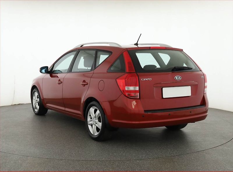 Kia Ceed (2010) 1.6 CRDi, jezdí výborně - fotka 4 z 16
