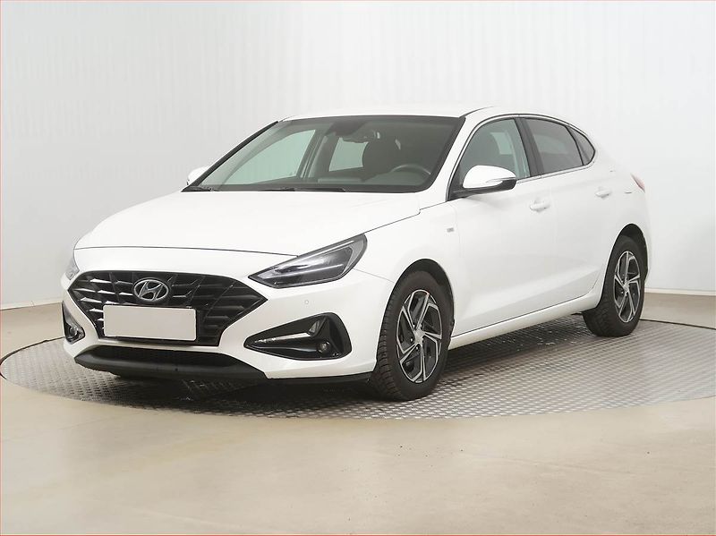 Hyundai i30 (2023) SMART 1.5 T-GDI MHEV, ČR,1.maj - fotka 2 z 16