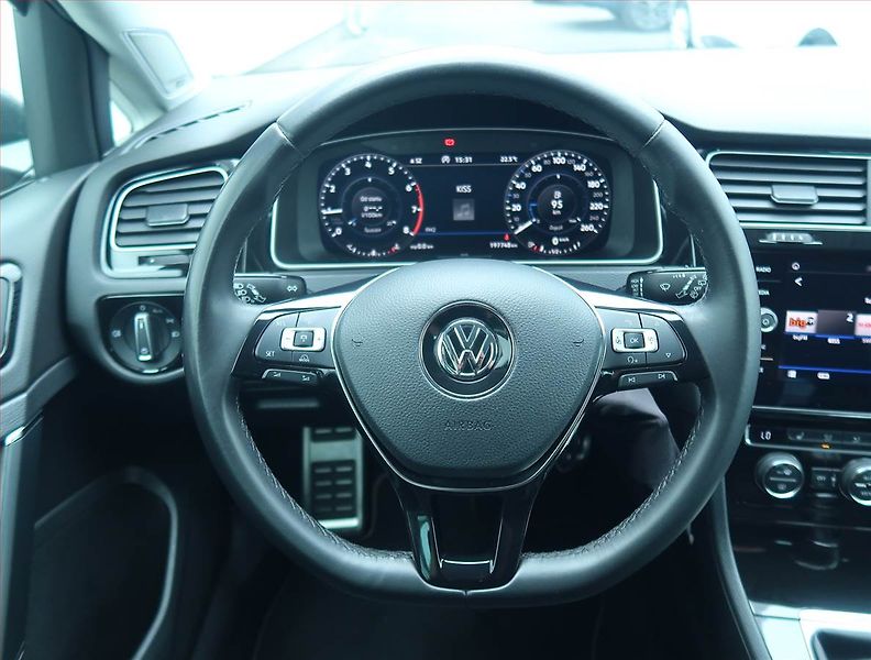 Volkswagen Golf (2017) 1.5 TSI, Navi, Tempomat - fotka 14 z 17