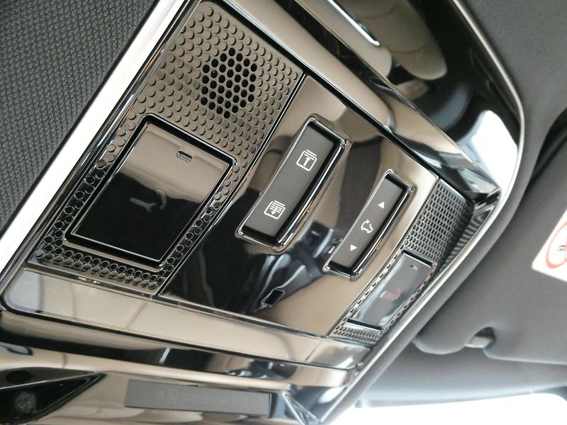 Land Rover Range Rover 4,4 Autobiography P530 - fotka 36 z 44