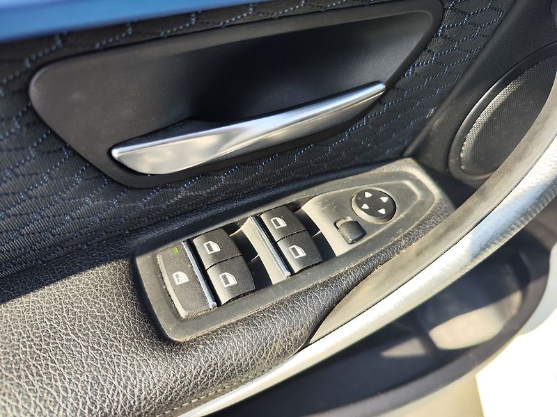 BMW Řada 3 320d/140kW xDrive M-paket ČR - fotka 28 z 32