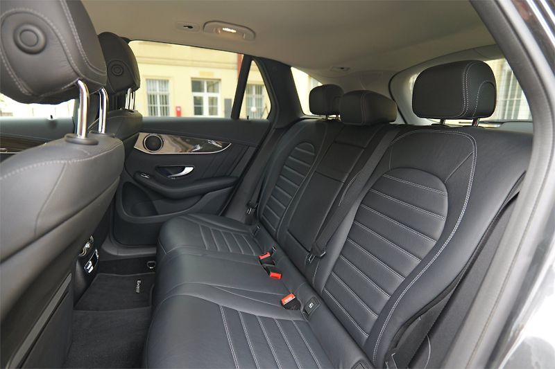 Mercedes-Benz GLC 220d 4M AMG Masáž 360° Webasto - fotka 11 z 32