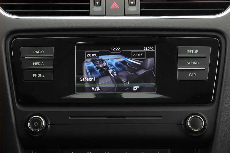 Škoda Octavia (2015) 1.6 TDI, Serv.kniha, Xenony - fotka 17 z 23
