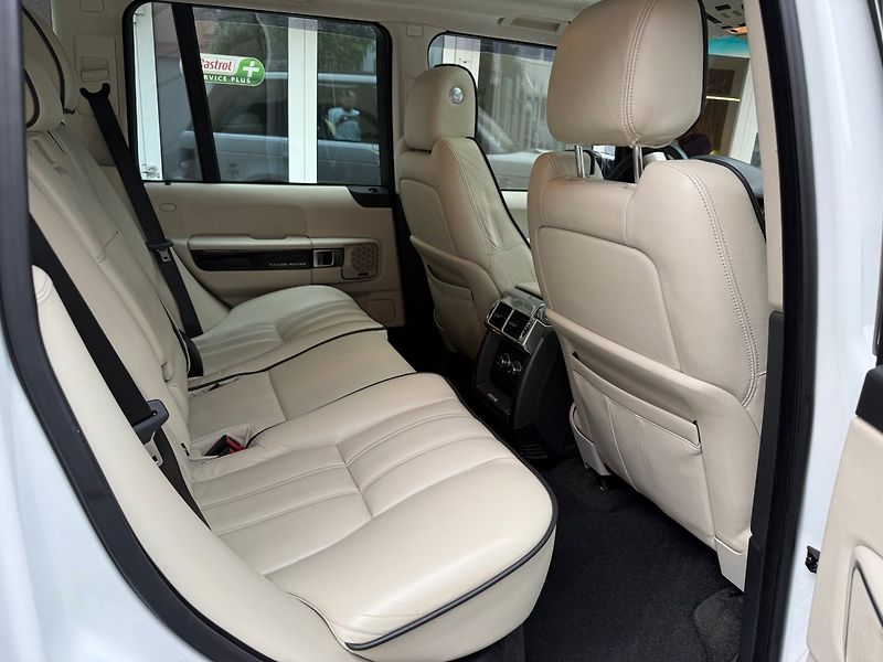 Land Rover Range Rover (2012) 4.4 TDV8 Vogue - fotka 13 z 27