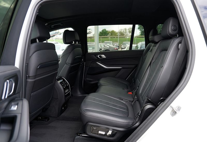 BMW X7 40d xDrive/Mpaket/AT9/22/340PS - fotka 39 z 50