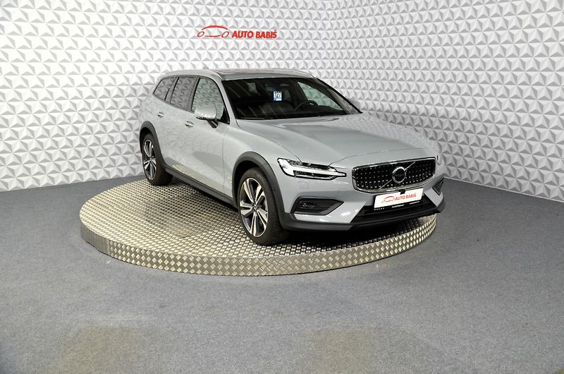 Volvo V60 (2024) CC B5 Ultimate AWD AT - fotka 3 z 25