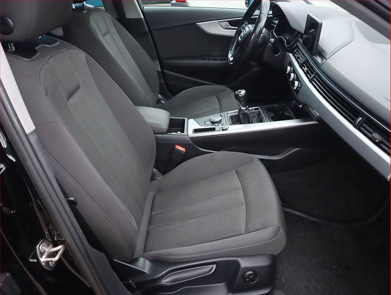 Audi A4 (2016) 2.0 TDI, Navi, Bi-Xenony - fotka 9 z 21
