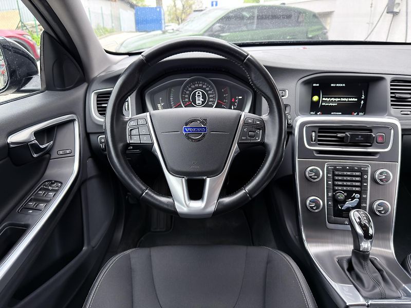 Volvo V60 Cross Country D4 AWD // 4x4 - fotka 16 z 30