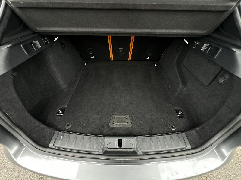 Jaguar F-Pace 20d Aut. Prestige AWD PANO TZ  - fotka 23 z 25