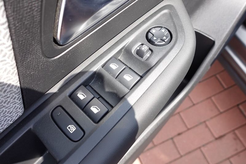 Citroën C4 1.2 Puretech 130 S&S MAN6 Feel - fotka 9 z 29