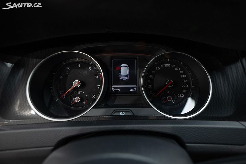 Volkswagen Golf GTI Performance 2.0 169 kW - fotka 12 z 31