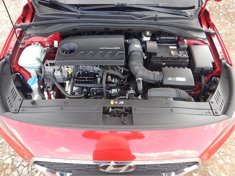 Hyundai i30 FASTBACK, 1.4 GDi TURBO, AUT - fotka 29 z 35