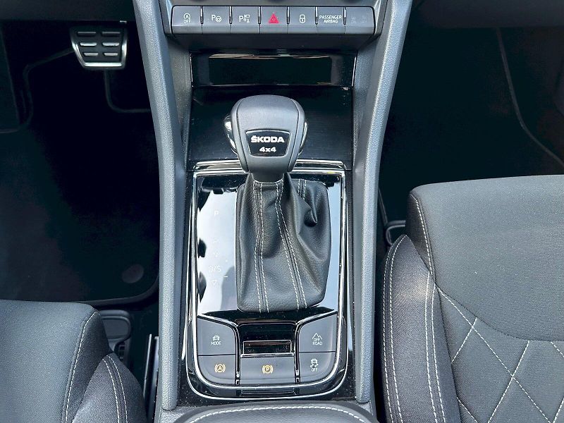 Škoda Karoq (2023) 2.0 TDI 110kW 4x4 DSG Sportlin - fotka 23 z 35