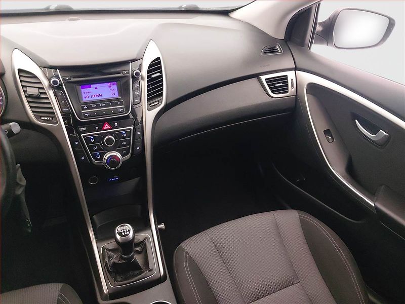 Hyundai i30 (2012) 1.6 GDI, Park. senzory - fotka 8 z 17