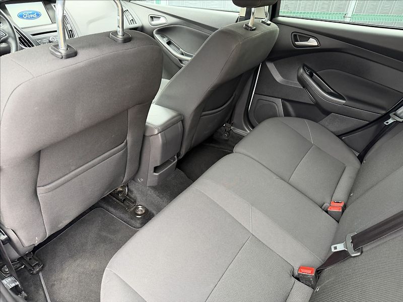 Ford Focus 1.5 TDCi Business - fotka 15 z 18