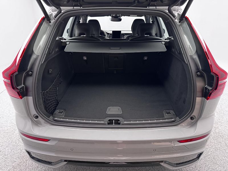 Volvo XC60 (2026) B5 AWD AUT PLUS BLACK EDITION - fotka 5 z 23