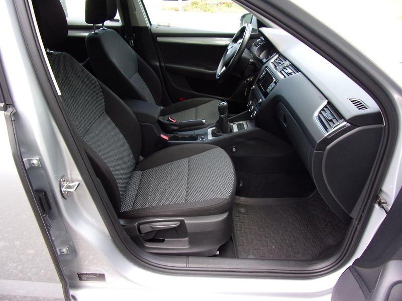 Škoda Octavia 1.6TDi81kW DPH ČR 1.MAJ. 2xKOL - fotka 22 z 23