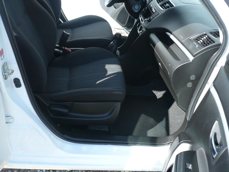 Suzuki Swift 1.2i 69Kw Klimatizace - fotka 14 z 25