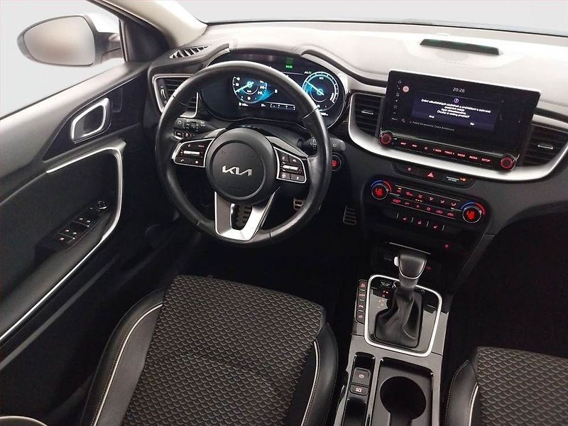 Kia Ceed (2023) Premium 1.6 GDI plug-in - fotka 7 z 17