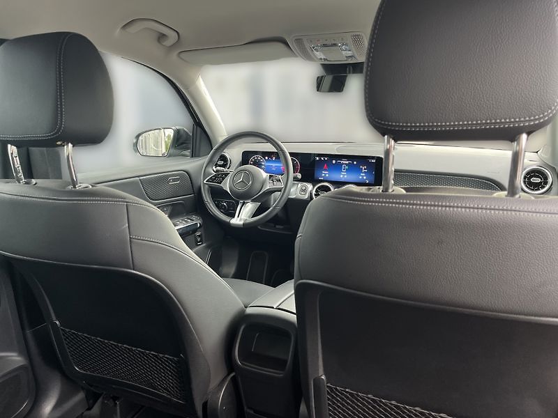 Mercedes-Benz GLB 200 d 4MATIC - fotka 17 z 18