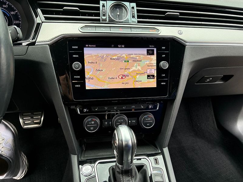Volkswagen Arteon 2.0 TDi R-Line 4x4 140 kW - fotka 15 z 27