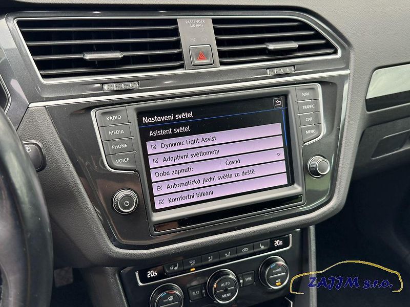 Volkswagen Tiguan 2.0TDI 4x4 + tažné, kamera - fotka 27 z 60