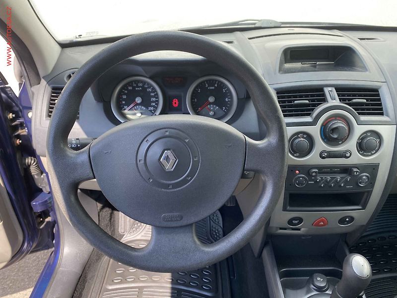 Renault Mégane (2003) 1.6i, AC - fotka 11 z 15