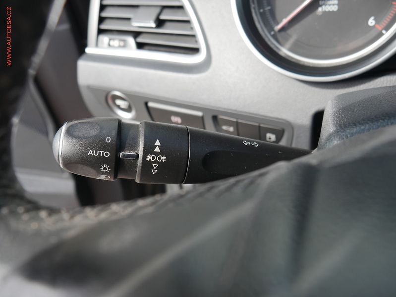 Peugeot 508 (2011) 2.0 HDi, AC, panor - fotka 14 z 18