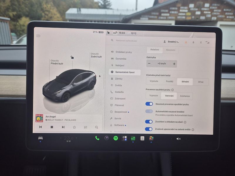 Tesla Model Y RWD 220kw TZ SOH 93,6 % - fotka 23 z 49