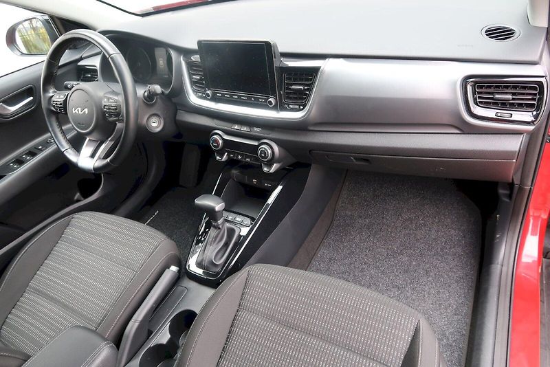 Kia Stonic (2023) Exclusive 1,0 T-GDI DCT7 74kW - fotka 9 z 31