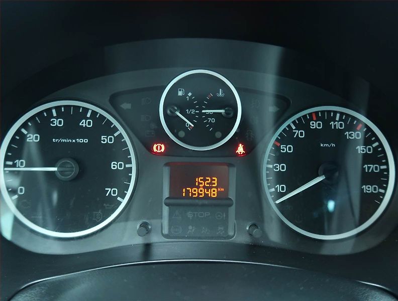 Citroën Berlingo (2016) Shine 1.6 BlueHDi, 5Míst, ČR - fotka 11 z 17