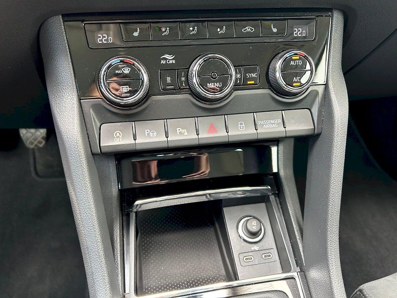 Škoda Karoq (2022) Style PLUS 1.5 TSI 110 kW - fotka 27 z 35