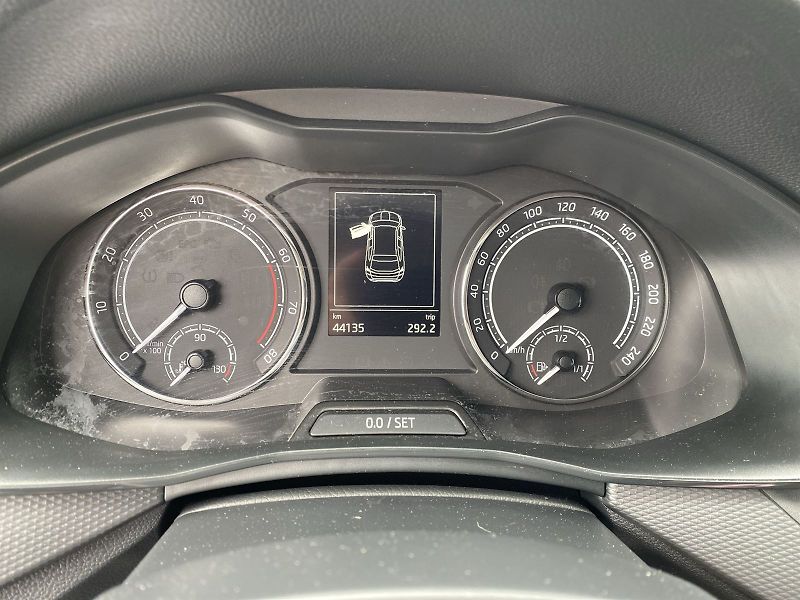Škoda Kamiq (2022) 1.0 TSI Ambition - fotka 6 z 32