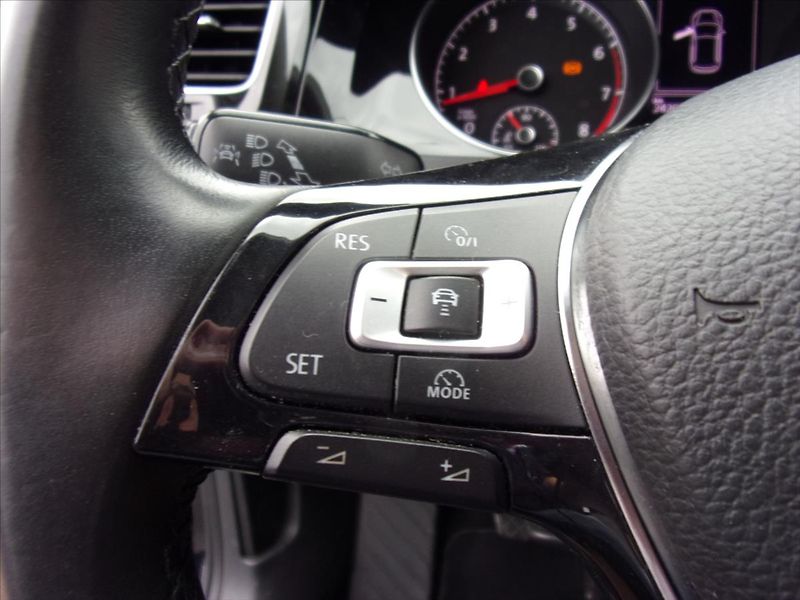 Volkswagen Golf 1,4 TSI Highline Webasto 103kW - fotka 27 z 31