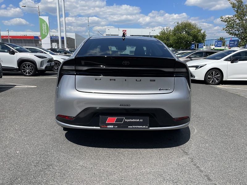 Toyota Prius 2.0 Plug-in Hybrid Prestige - fotka 4 z 30