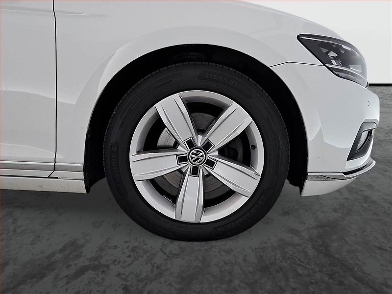Volkswagen Passat (2020) 2.0 TDI, Automat, Kůže, Navi - fotka 15 z 21