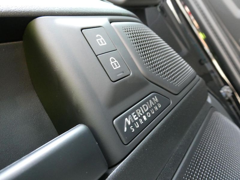 Land Rover Defender 110 4,4 OCTA P635 - fotka 13 z 44