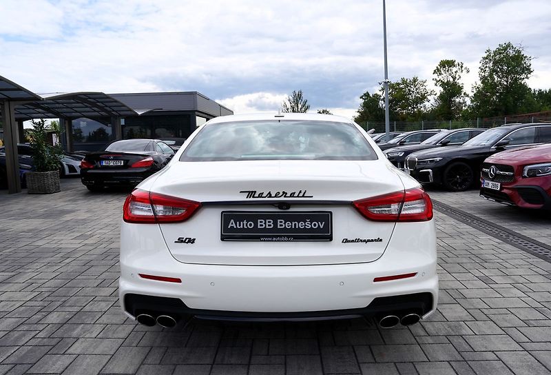 Maserati Quattroporte S Q4 3.0i V6/410 PS/automat/B& - fotka 5 z 50