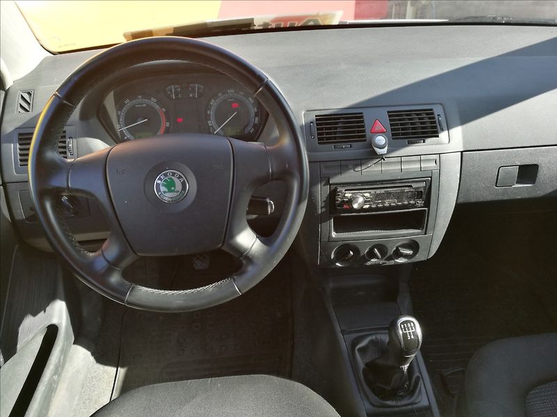 Škoda Fabia 1,4 i 16v klima - fotka 5 z 17