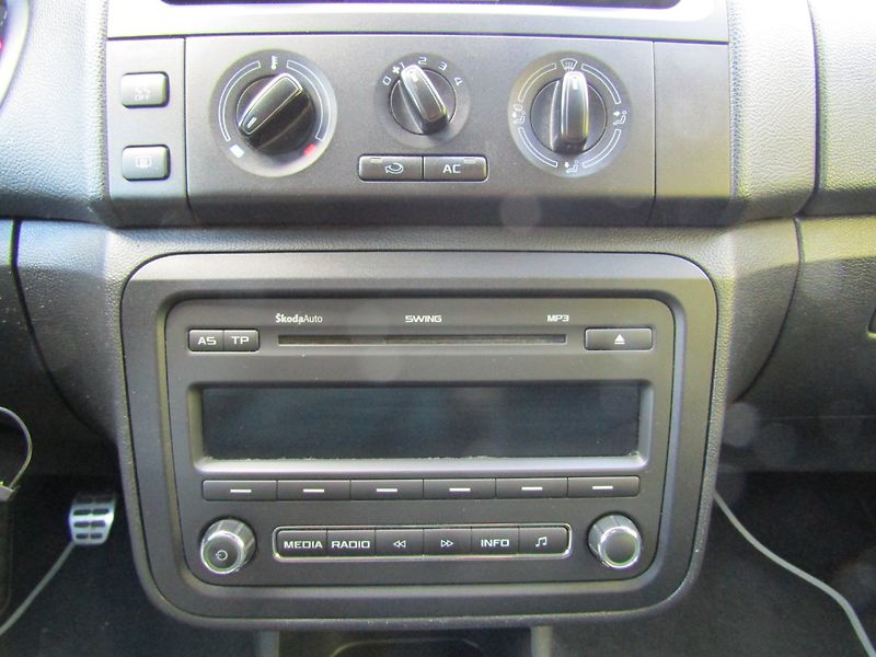 Škoda Roomster (2011) 1.2TSI 63kW SCOUT ZIMNÍ PNEU - fotka 33 z 37