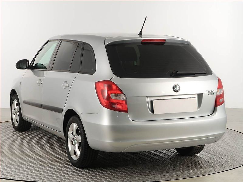 Škoda Fabia (2012) Ambiente 1.2 TSI, po STK - fotka 4 z 17