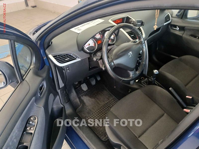 Peugeot 207 (2008) 1.4i, Premium, AC, temp - fotka 3 z 3