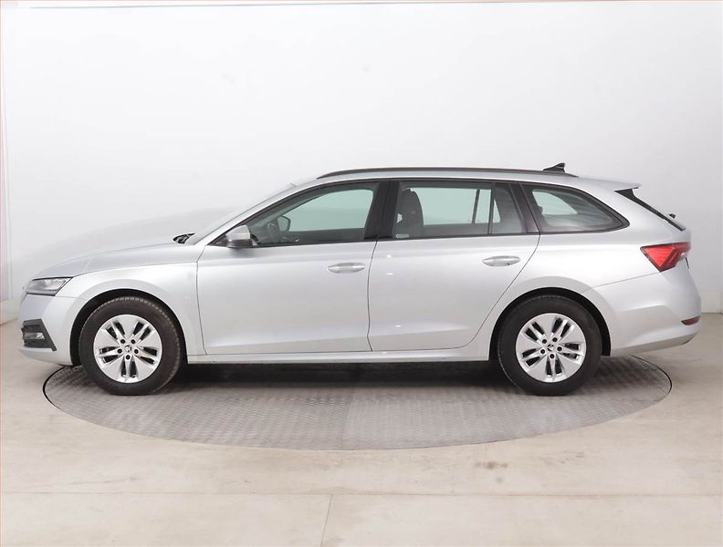 Škoda Octavia (2023) Ambition 2.0 TDI, ČR,1.maj - fotka 3 z 15