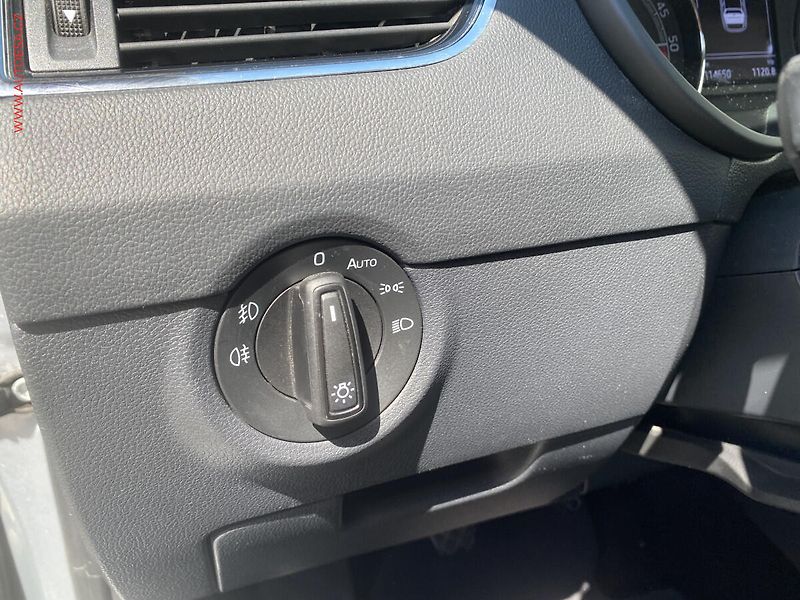 Škoda Octavia (2019) 2.0 TDi, Soleil, LED, navi, - fotka 15 z 19