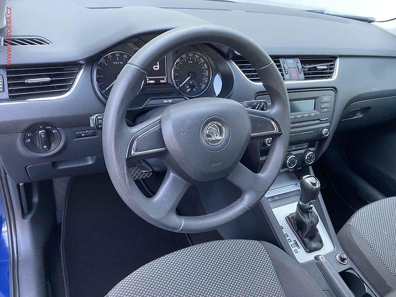 Škoda Octavia (2013) 2.0 TDi, DSG, park.čidla - fotka 12 z 18