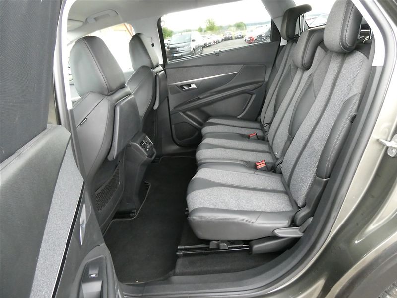 Peugeot 5008 2,0 HDi 110kW Allure serviska - fotka 22 z 41