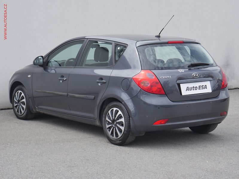 Kia Ceed (2007) 1.4 CVVT, ČR - fotka 6 z 15