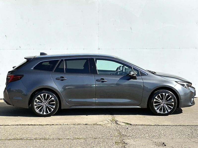 Toyota Corolla 1.8 HSD 140k e-CVT Style Tažné - fotka 3 z 23