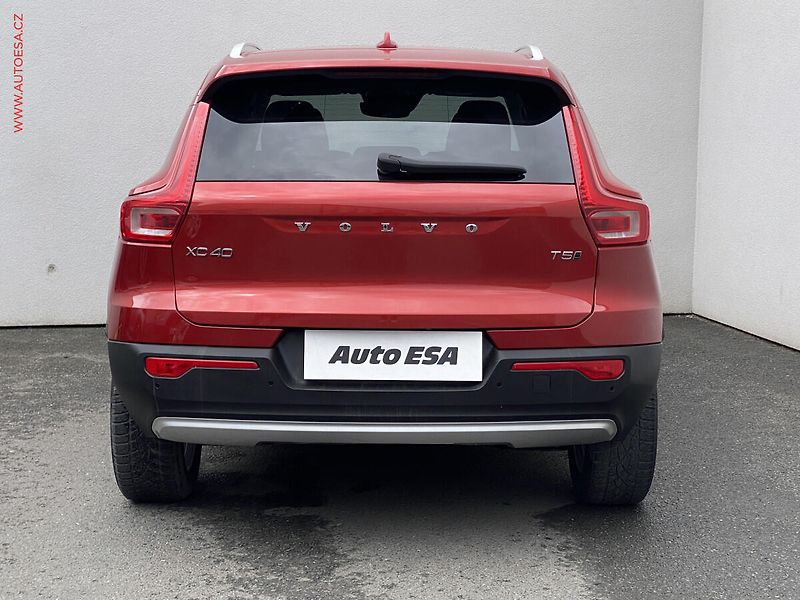 Volvo XC40 (2019) 2.0T5 AWD, 2.maj,ČR - fotka 5 z 17
