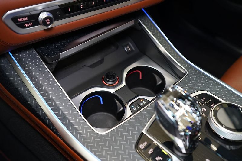 BMW X7 M50i xD, Executive Drive Pro - fotka 40 z 50